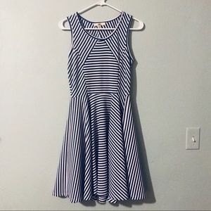 Dress (Ya Los Angeles)